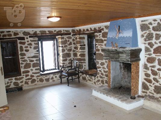 Παλαιά Πέτρινη μισοανακαινισμένη μονοκατοικία διόροφη-Ν Αχαϊας...